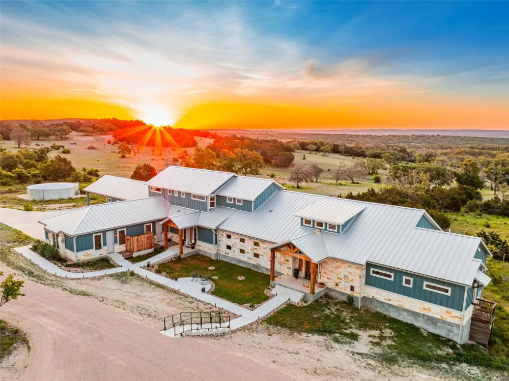 554 Seven Falls Drive Fredericksburg, TX 78624