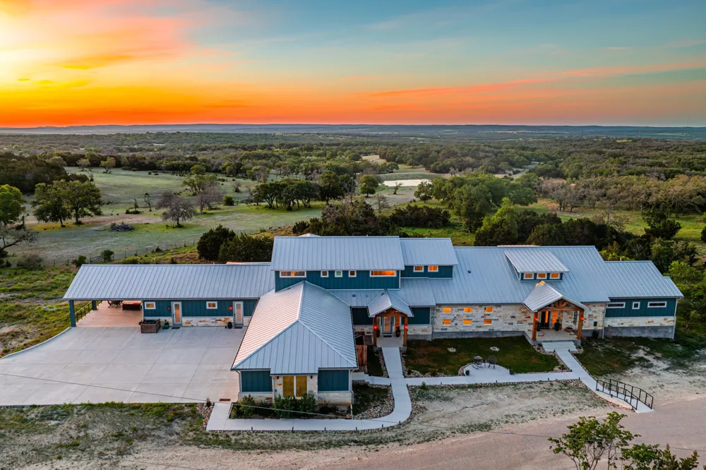 554 Seven Falls Drive Fredericksburg, TX 78624