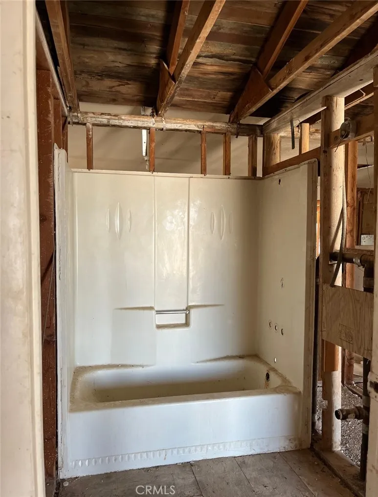 14588 Locust Lucerne Valley, CA 92356
