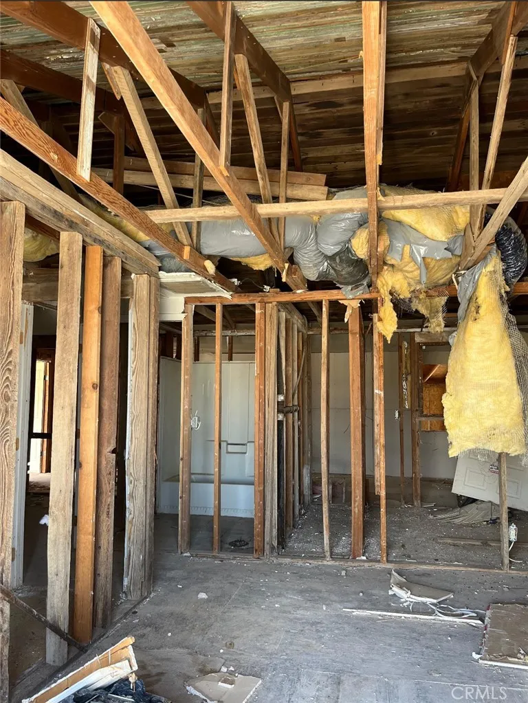14588 Locust Lucerne Valley, CA 92356