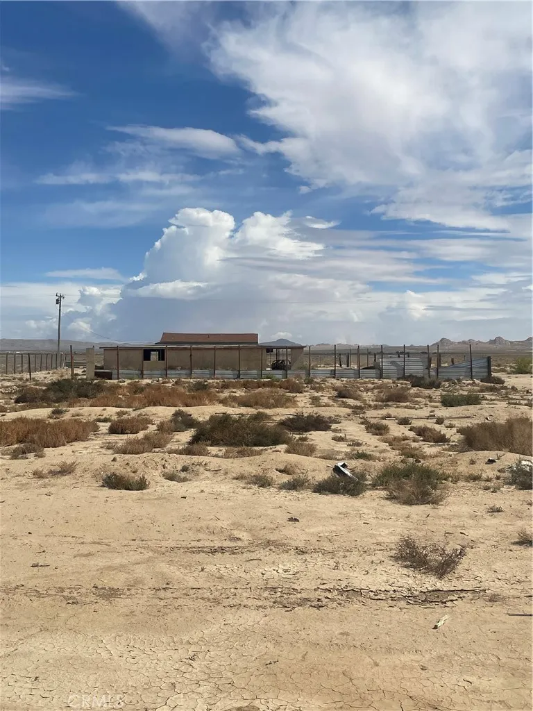 14588 Locust Lucerne Valley, CA 92356