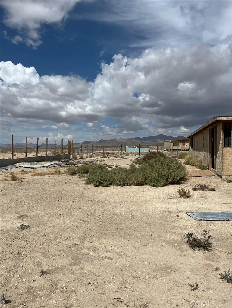 14588 Locust Lucerne Valley, CA 92356