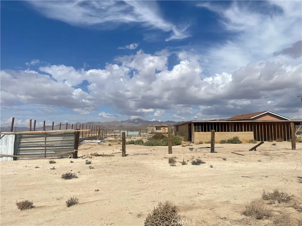 14588 Locust Lucerne Valley, CA 92356