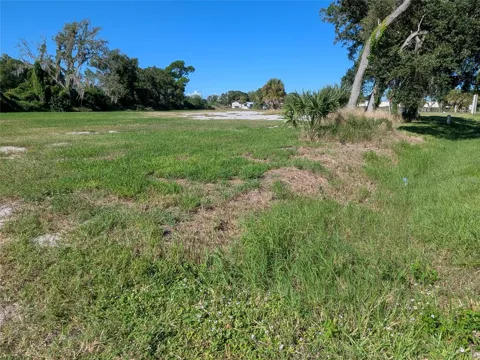 SE CARLSTROM FIELD RD