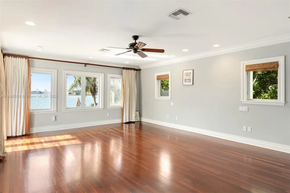 11 E Rivo Alto Dr Miami Beach, FL 33139