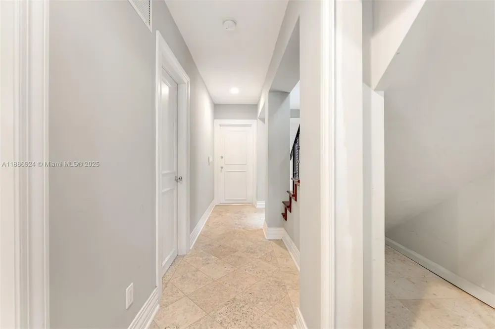 11 E Rivo Alto Dr Miami Beach, FL 33139