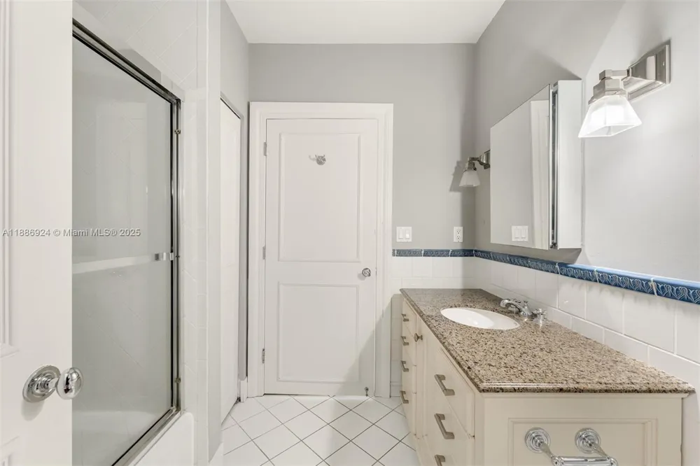11 E Rivo Alto Dr Miami Beach, FL 33139