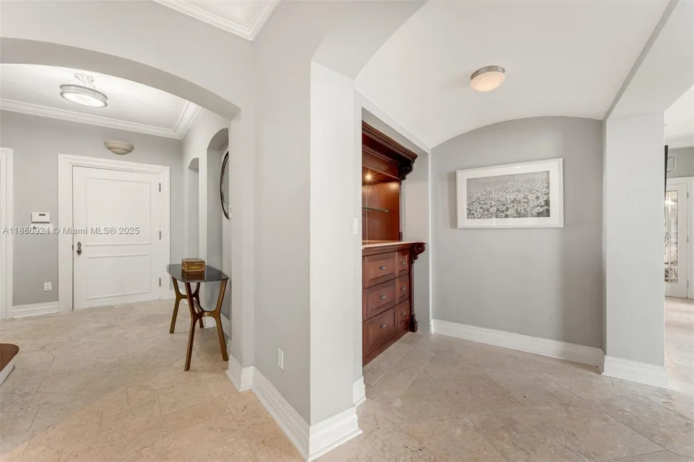 11 E Rivo Alto Dr Miami Beach, FL 33139