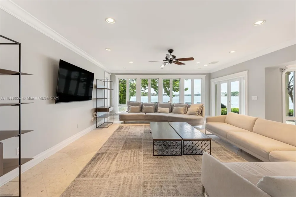 11 E Rivo Alto Dr Miami Beach, FL 33139