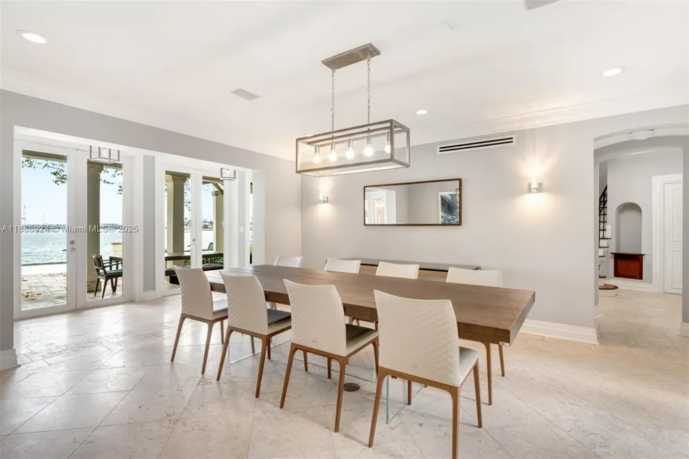 11 E Rivo Alto Dr Miami Beach, FL 33139