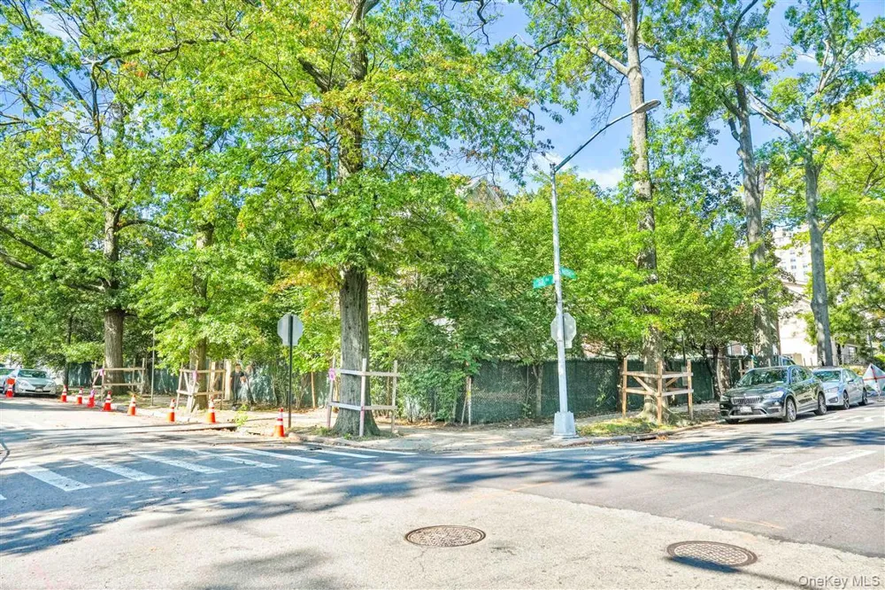 81-26 Austin Street Kew Gardens, NY 