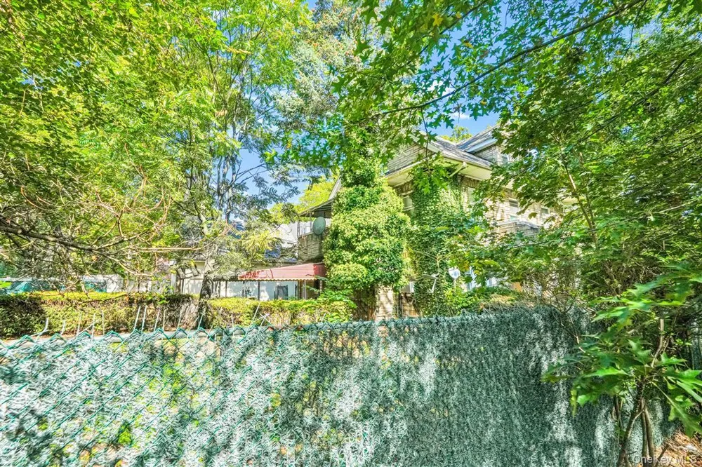 81-26 Austin Street Kew Gardens, NY 