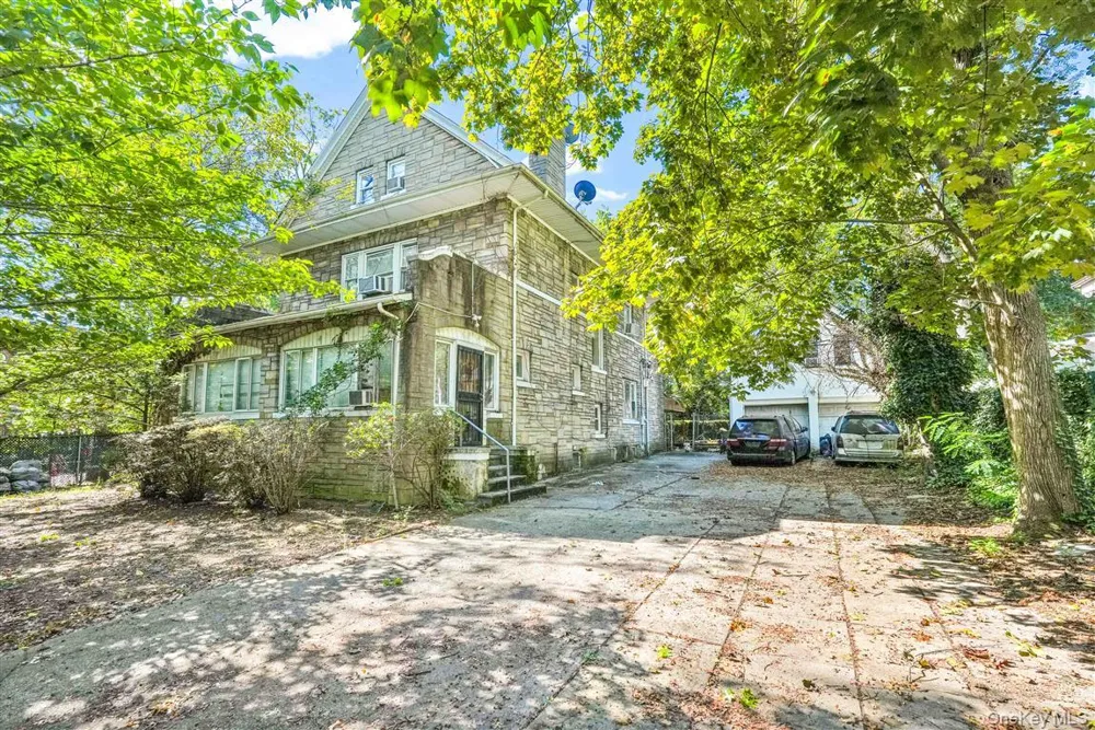 81-26 Austin Street Kew Gardens, NY 11415