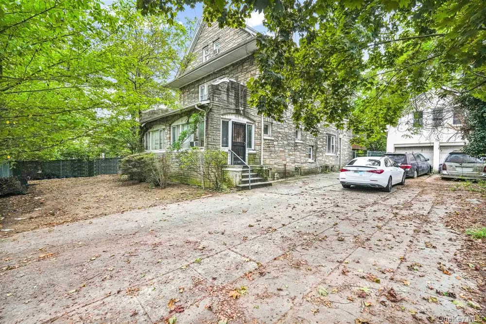 81-26 Austin Street Kew Gardens, NY 11415