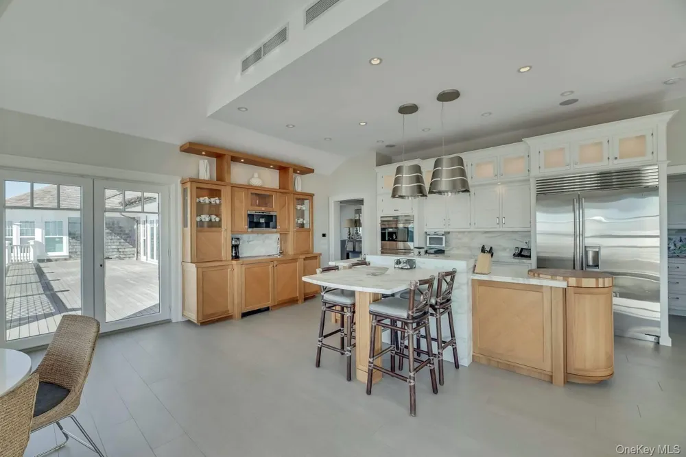 19 Dune Road Road East Quogue, NY 11942