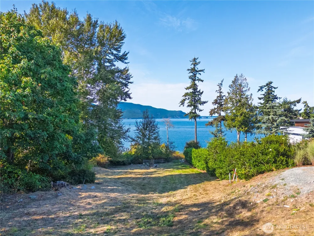3820 Leeward Lane Anacortes, WA 98221