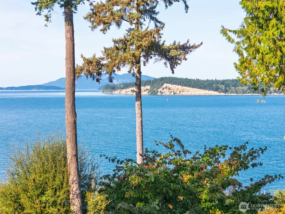 3820 Leeward Lane Anacortes, WA 98221