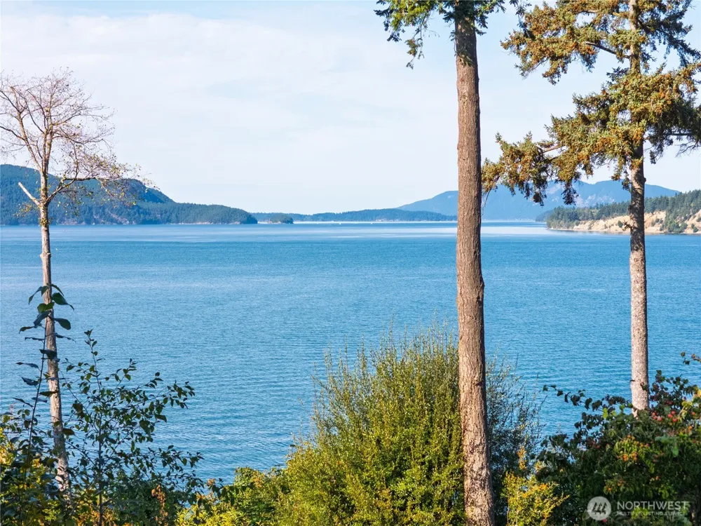 3820 Leeward Lane Anacortes, WA 98221