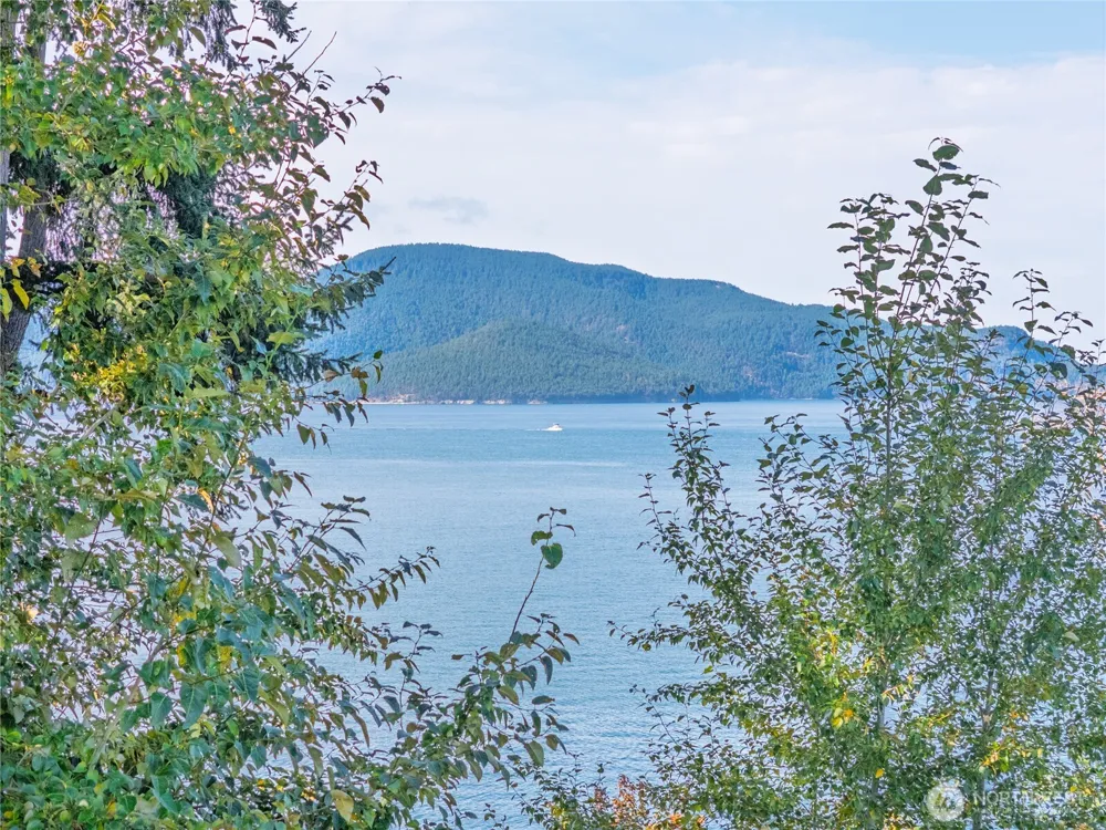3820 Leeward Lane Anacortes, WA 98221