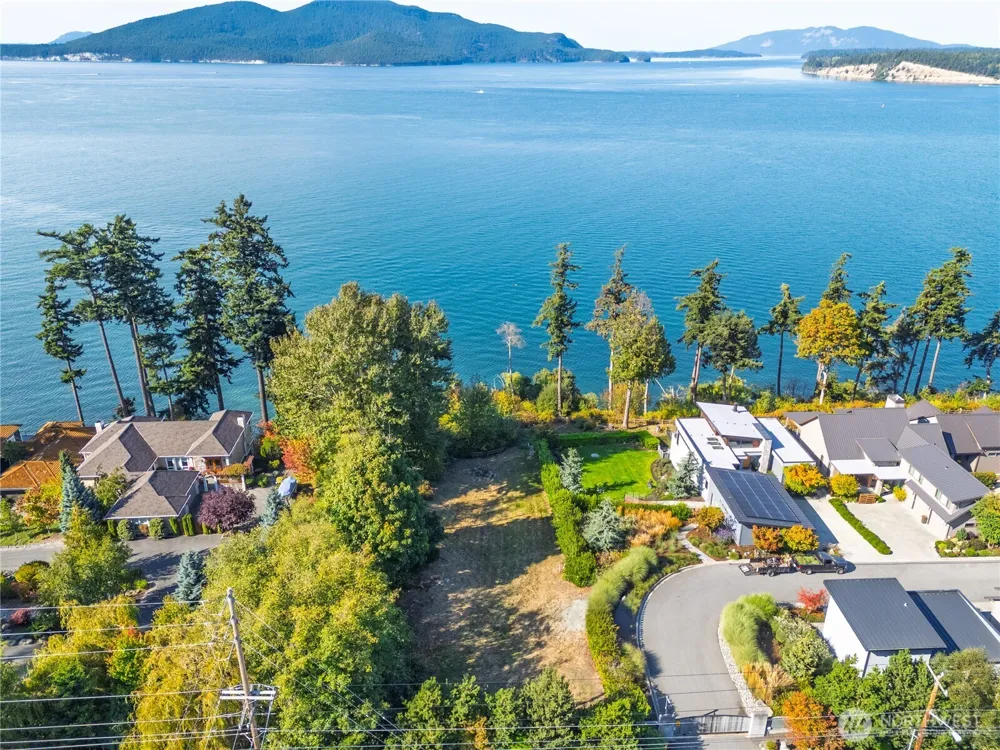 3820 Leeward Lane Anacortes, WA 98221