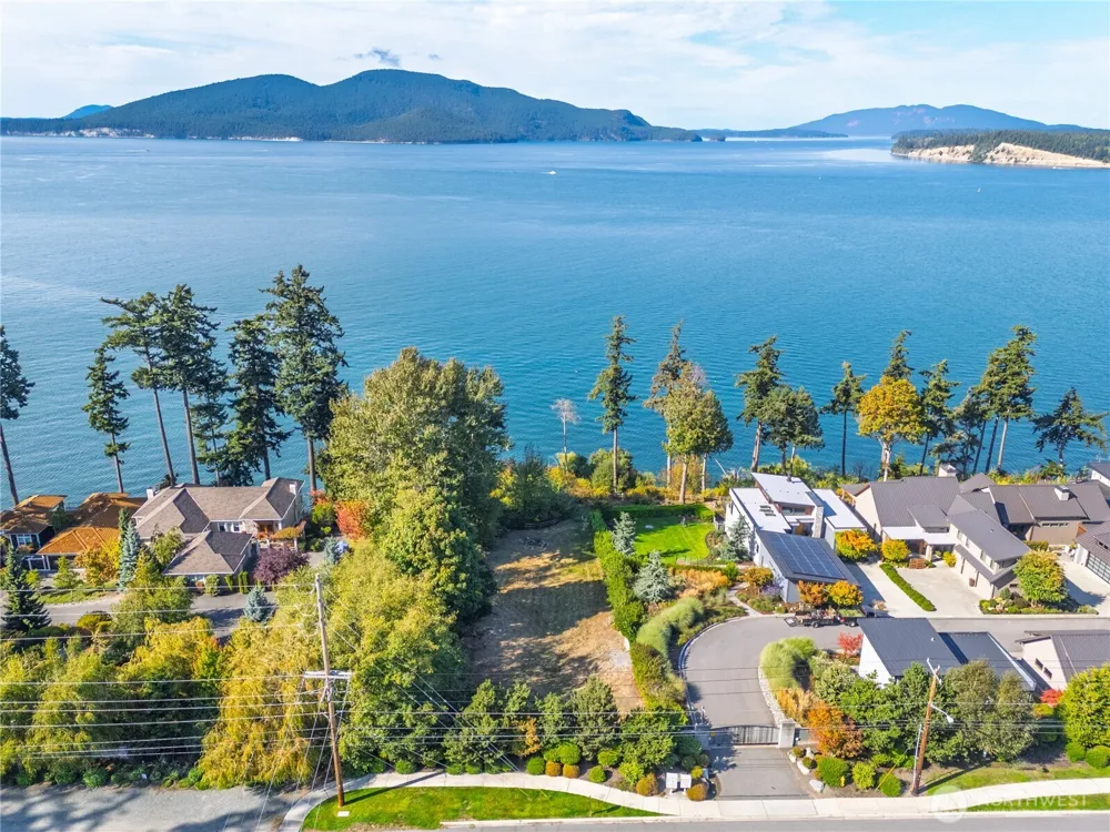 3820 Leeward Lane Anacortes, WA 98221
