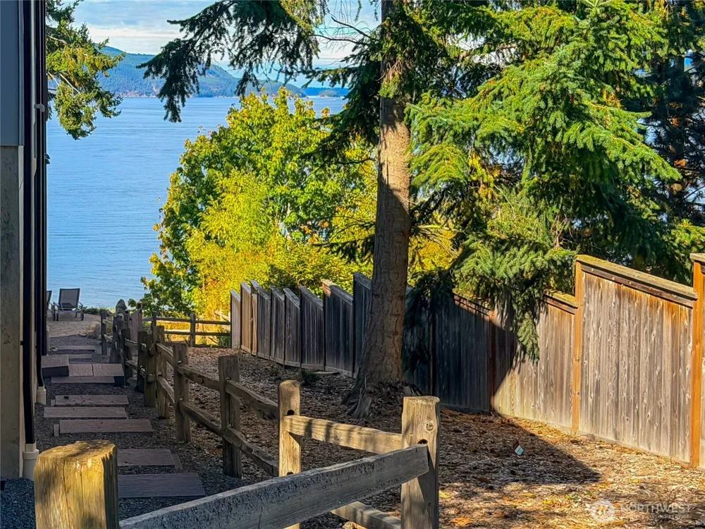 3820 Leeward Lane Anacortes, WA 98221
