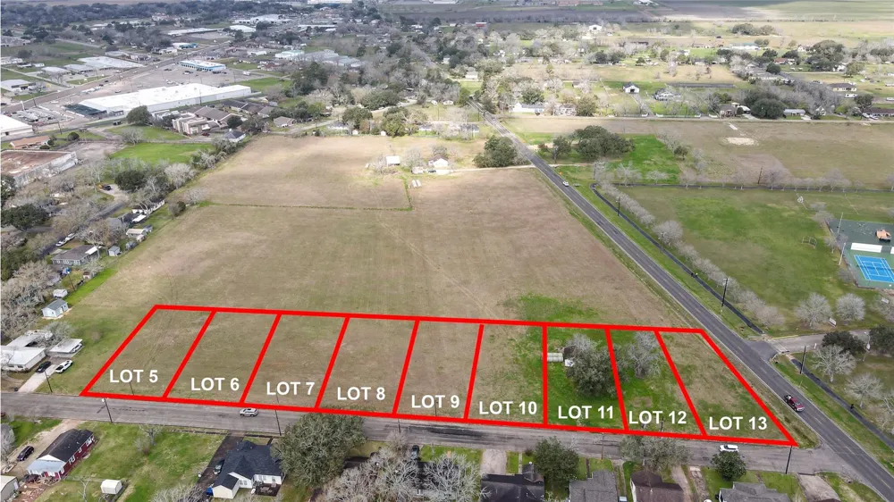 405 Franke El Campo, TX 77437