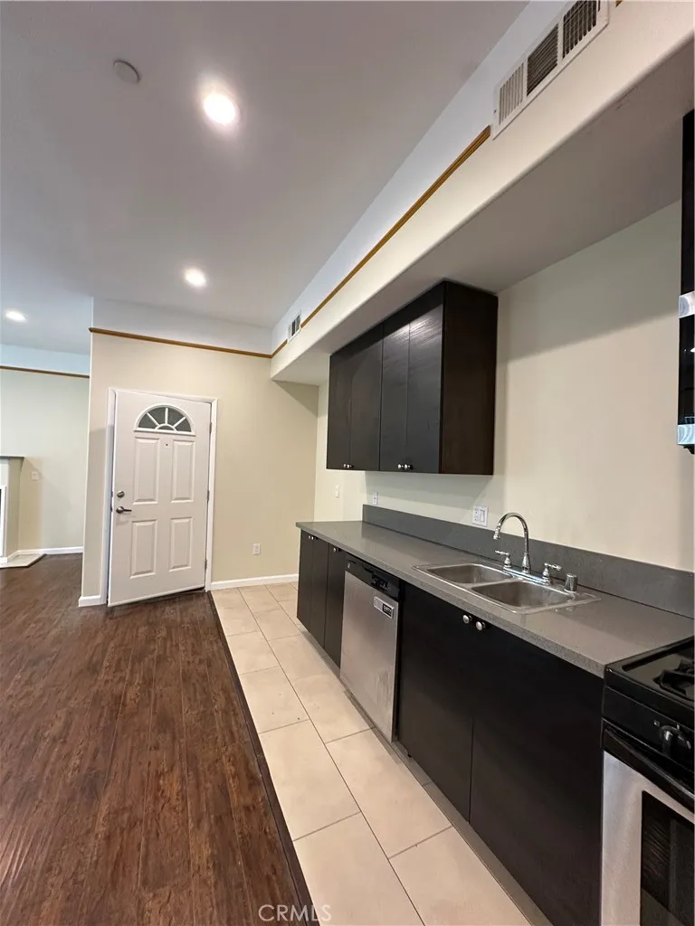14233 Tiara Street #3 Sherman Oaks, CA 91401