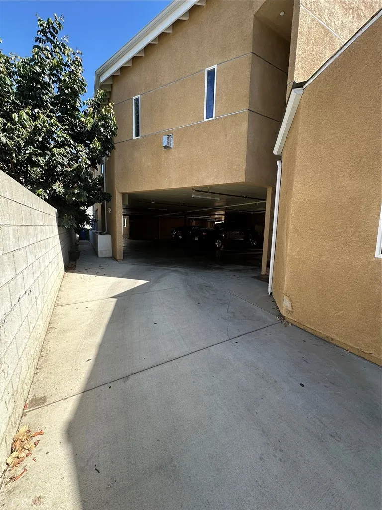 14233 Tiara Street #3 Sherman Oaks, CA 91401