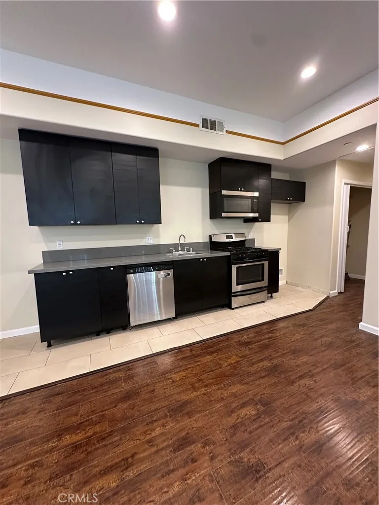 14233 Tiara Street #3 Sherman Oaks, CA 91401