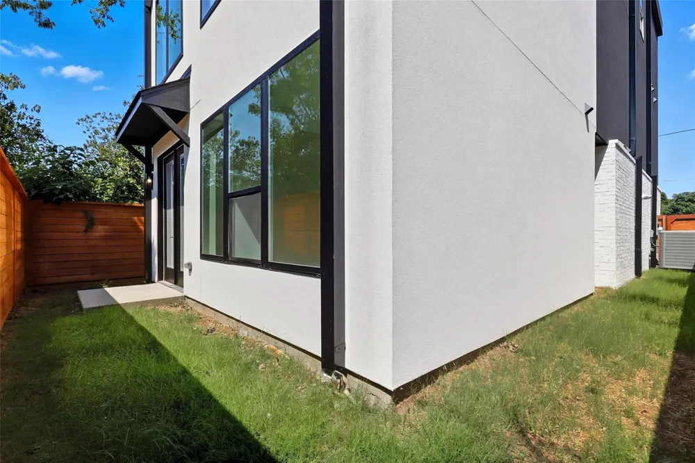 1906 Leath Street Dallas, TX 75212