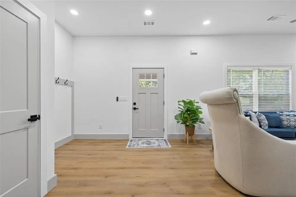 4217 Railroad Street Oakwood, GA 30566