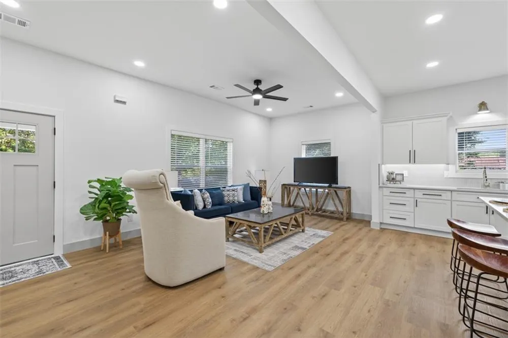 4217 Railroad Street Oakwood, GA 30566