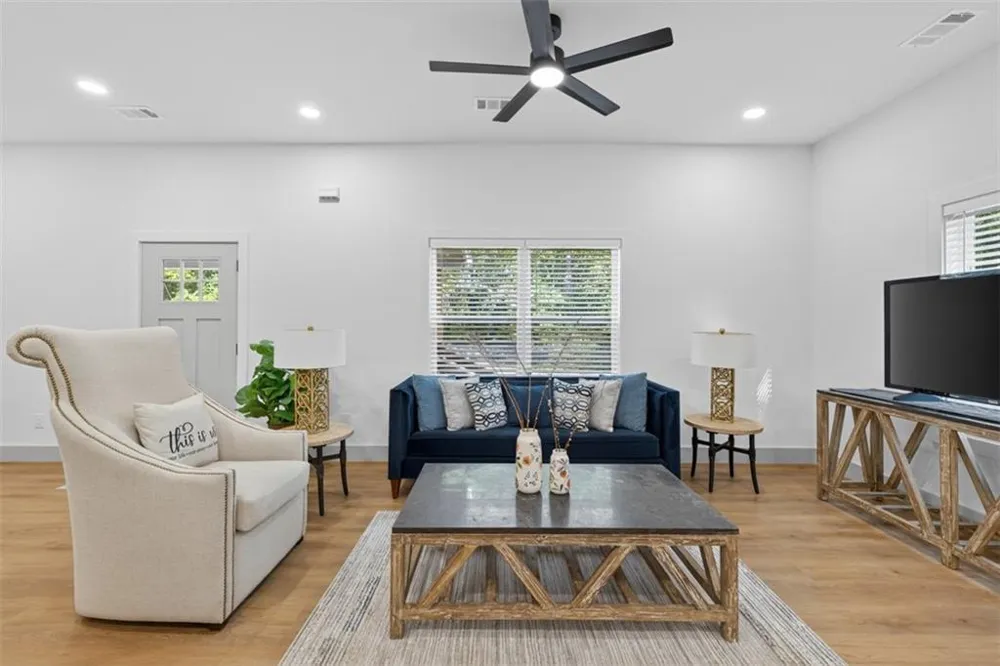 4217 Railroad Street Oakwood, GA 30566