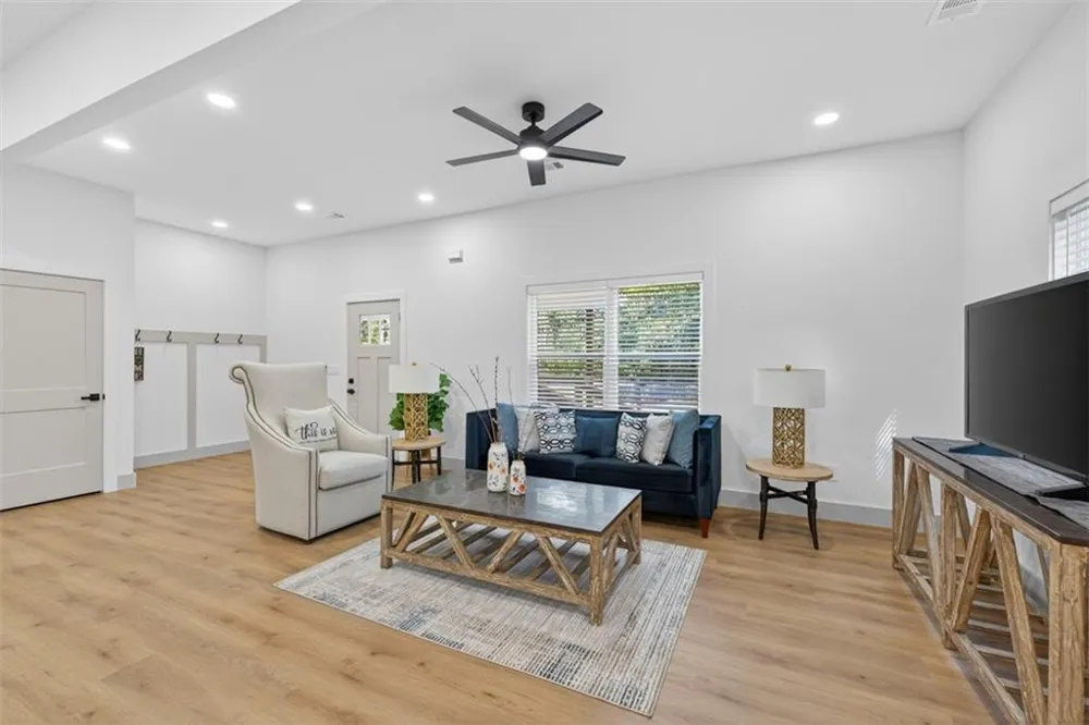 4217 Railroad Street Oakwood, GA 30566