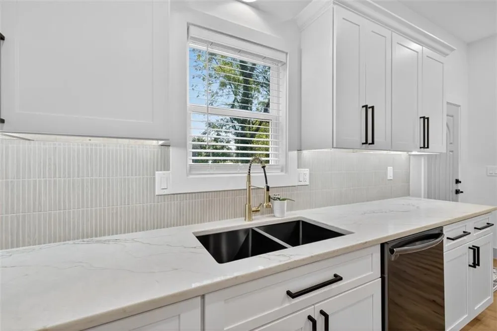 4217 Railroad Street Oakwood, GA 30566
