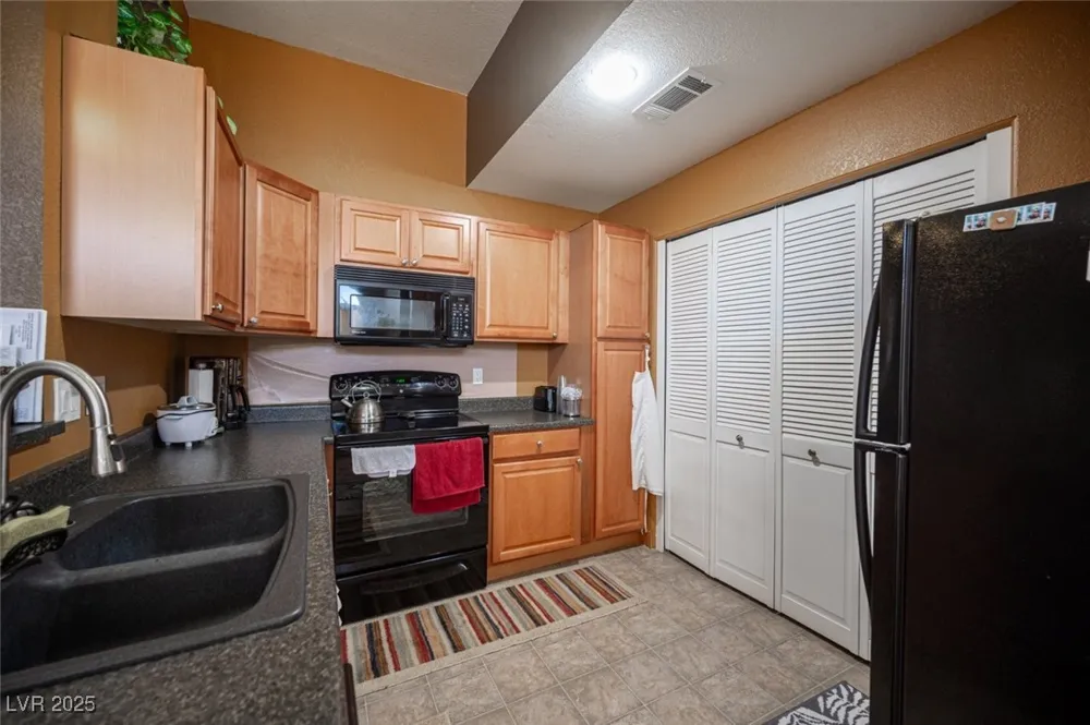 3150 Soft Breezes Drive #2220 Las Vegas, NV 89128