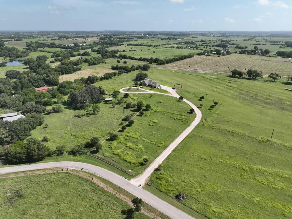 1221 Boundary School Road Burton, TX 77835