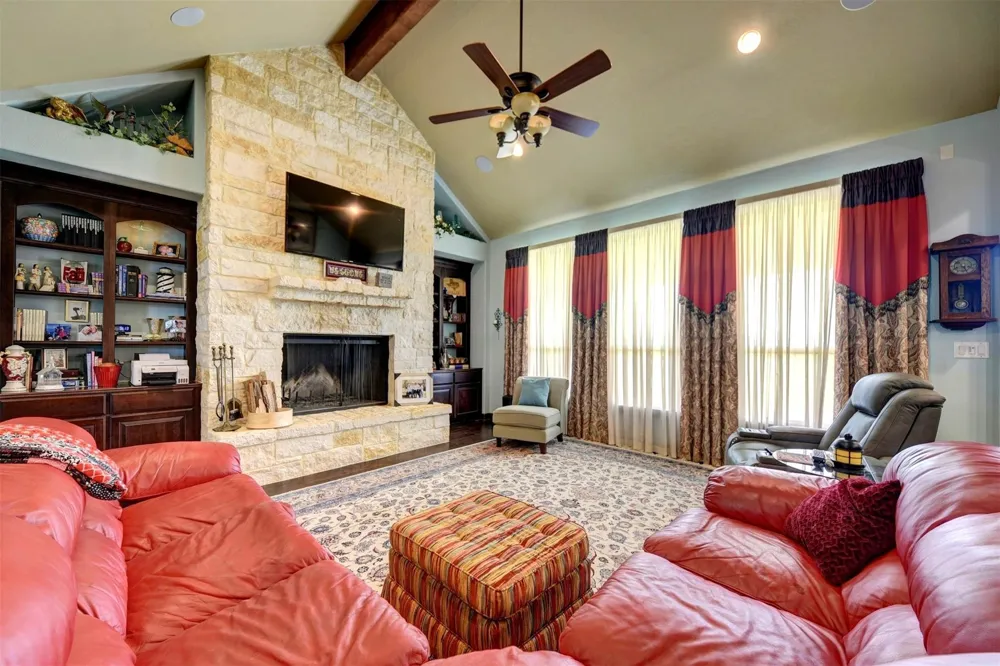 1221 Boundary School Road Burton, TX 77835