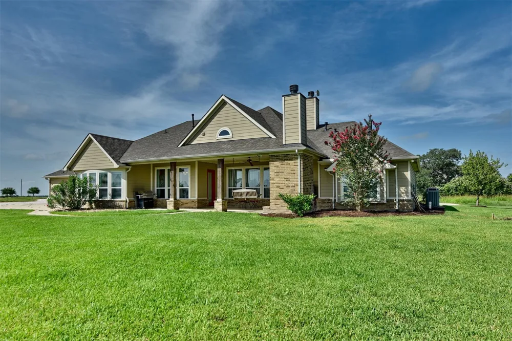 1221 Boundary School Road Burton, TX 77835