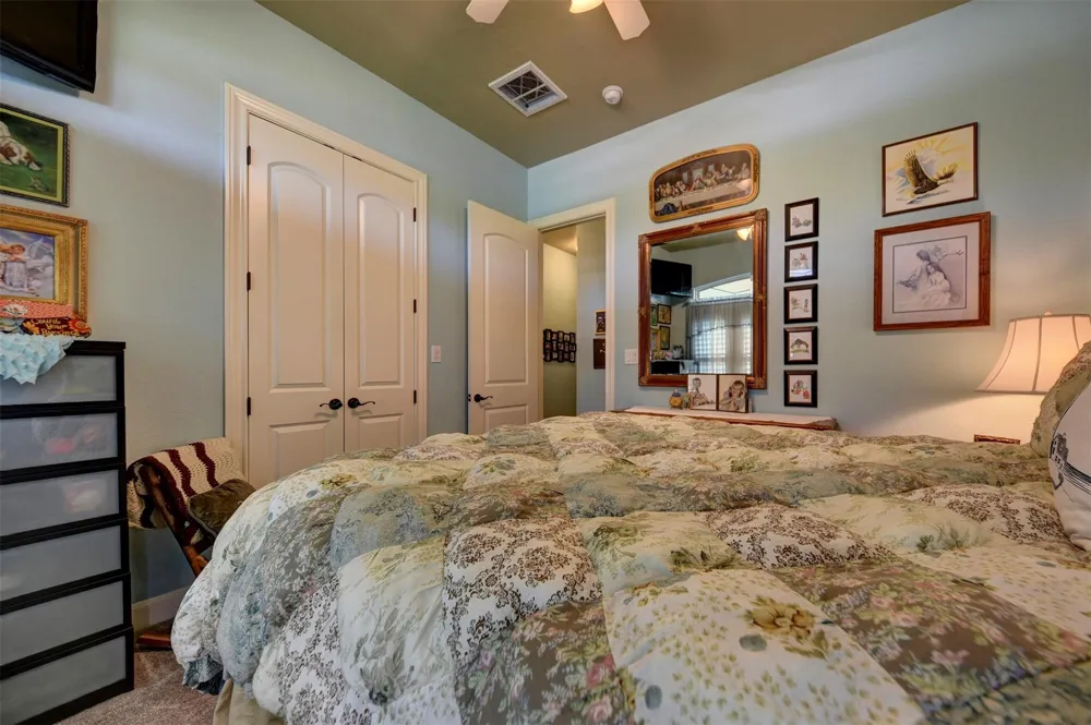 1221 Boundary School Road Burton, TX 77835