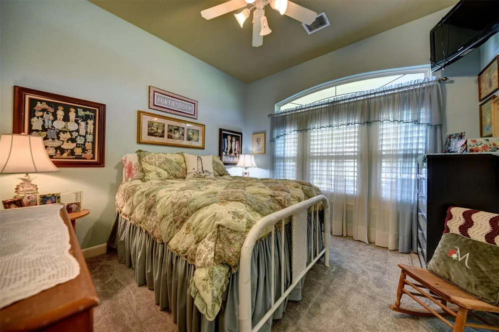 1221 Boundary School Road Burton, TX 77835