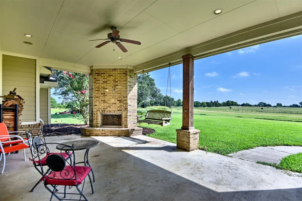 1221 Boundary School Road Burton, TX 77835