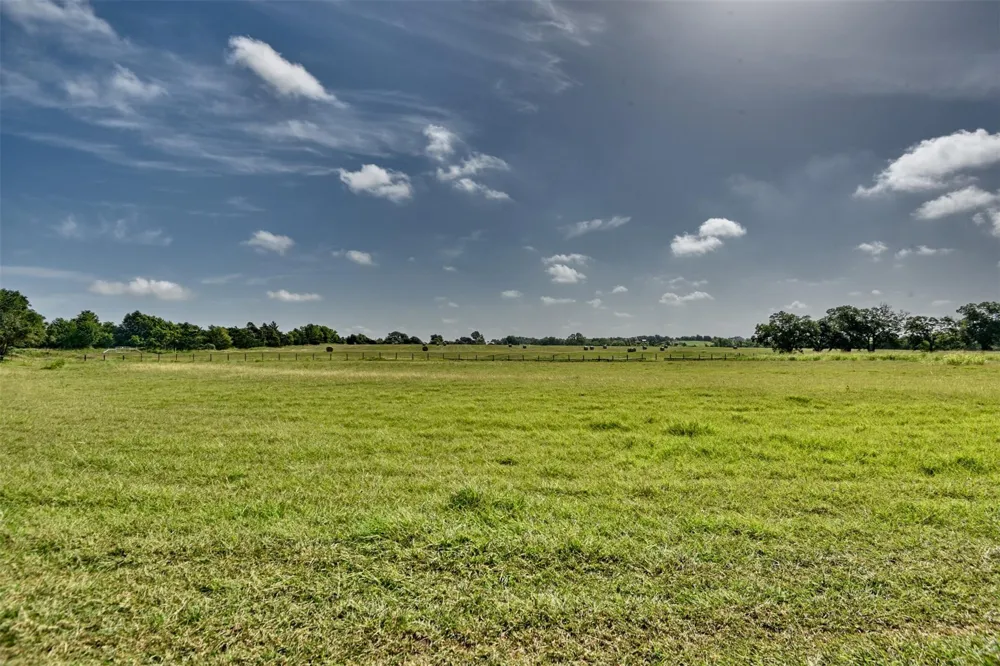 1221 Boundary School Road Burton, TX 77835