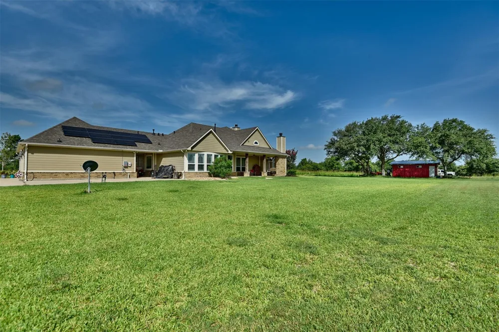 1221 Boundary School Road Burton, TX 77835