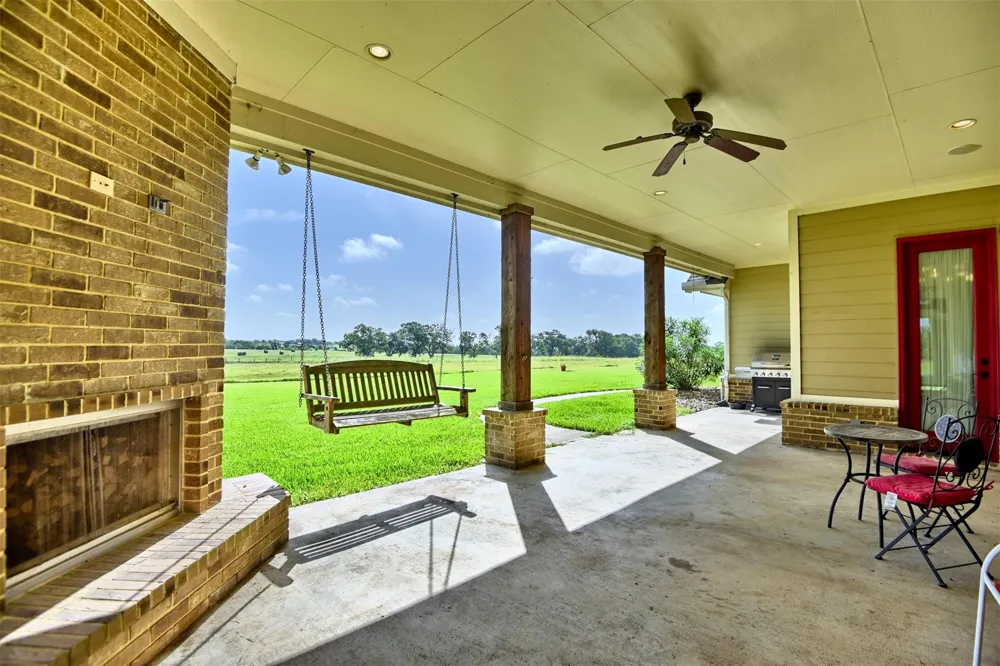 1221 Boundary School Road Burton, TX 77835