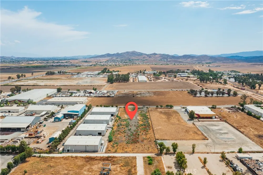 24 Malbert Perris, CA 92570