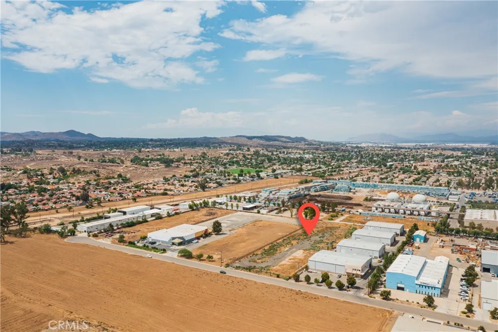 24 Malbert Perris, CA 92570