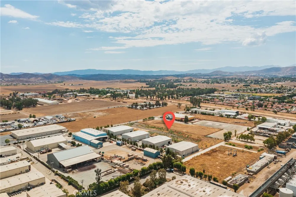 24 Malbert Perris, CA 92570