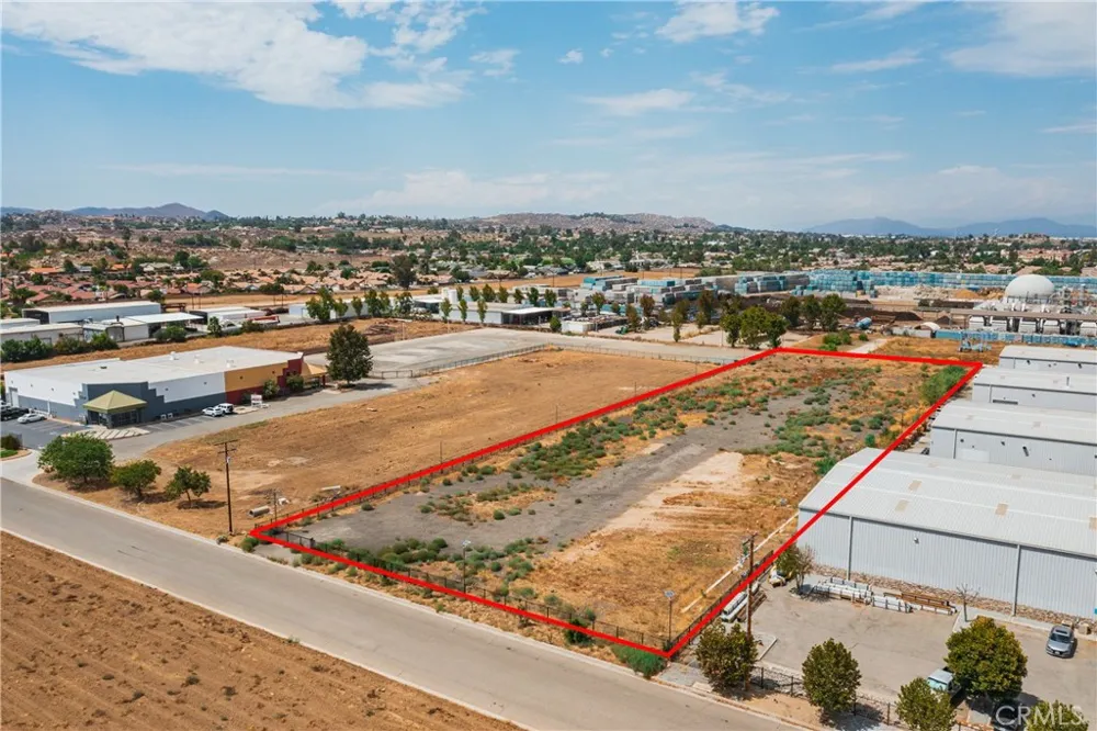 24 Malbert Perris, CA 92570